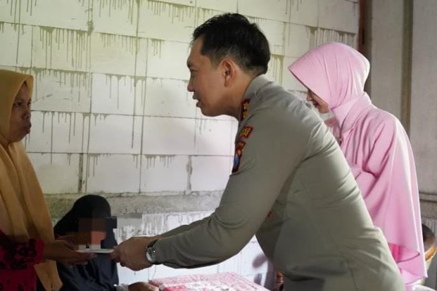 Polri Untuk Masyarakat : Kapolres Bojonegoro Beri Bantuan Anak  Difabel